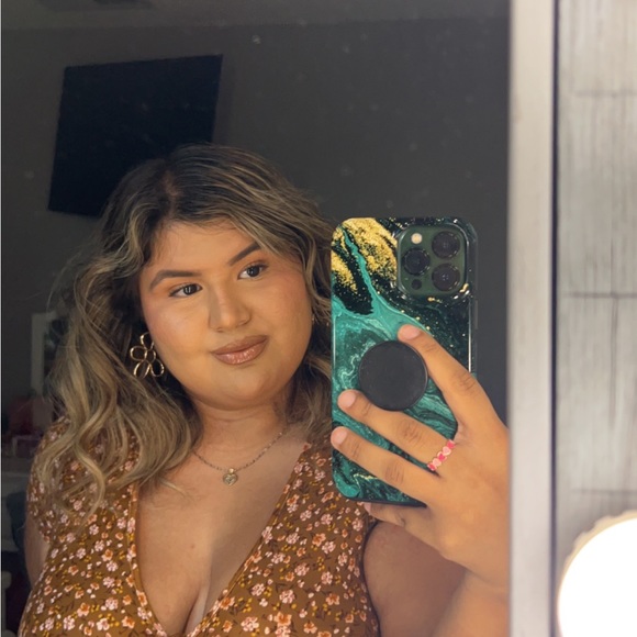 Meet your Posher, Aileen - Picture 1 of 1